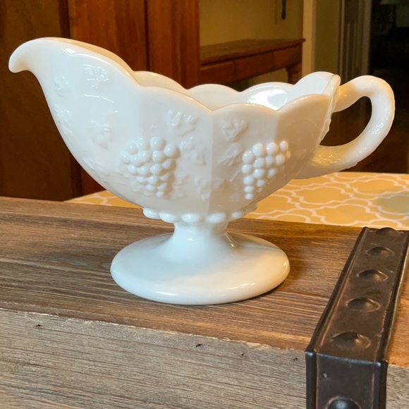 Westmoreland Dining Vtg Westmoreland Footed Milk Glass Gravy Boat Scalloped Edges Poshmark